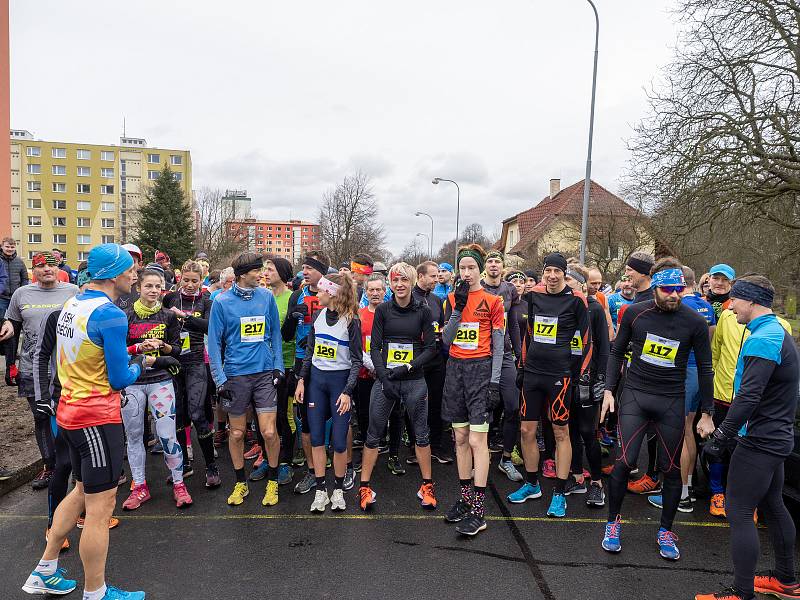 44. ročník Desítky v Bezručáku proběhl v sobotu 4. ledna v Chomutově. Celkový počet přihlášených byl 220. Startovné 150 Kč bylo rozšířeno o dobrovolný příspěvek 50 Kč právě pro mostecký hospic, což přímo na místě i pan doktor velmi ocenil.