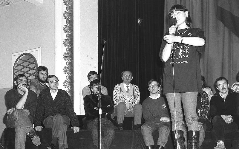 Debaty Občanského fóra v chomutovském divadle. Prosinec 1989