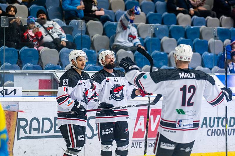 Chomutov v dramatu nakonec složil Roudnici.