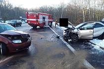 Pět osobních aut havarovalo v pondělí 11. prosince ráno u Březence na Chomutovsku