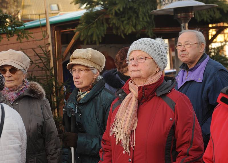 V sobotu a neděli se ve Vejprtech konají adventní trhy, které pořádá jak české měst, tak jeho německý soused Bärenstein.