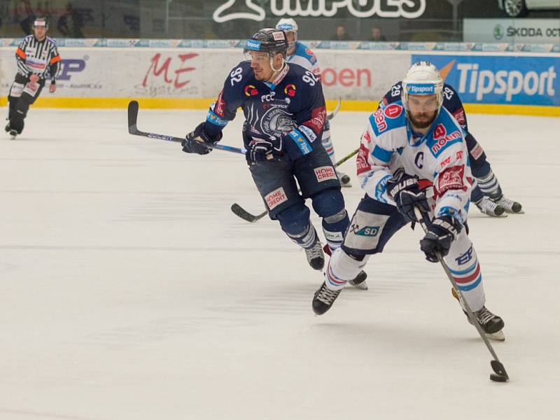 Piráti Chomutov - Bílí Tygři Liberec 5:3.