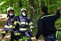 Jirkovští hasiči řeší požáry v lesích.