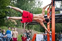 Hvězdy street workout nafotily benefiční kalendář pro rok 2016.