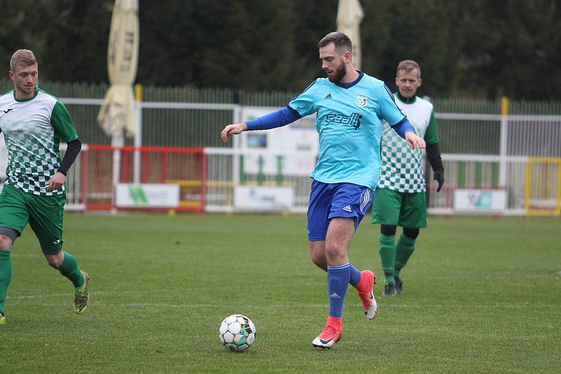 Spořice (modré dresy) porazily v posledním podzimním kole I. A třídy 4:1 celek Libouchce