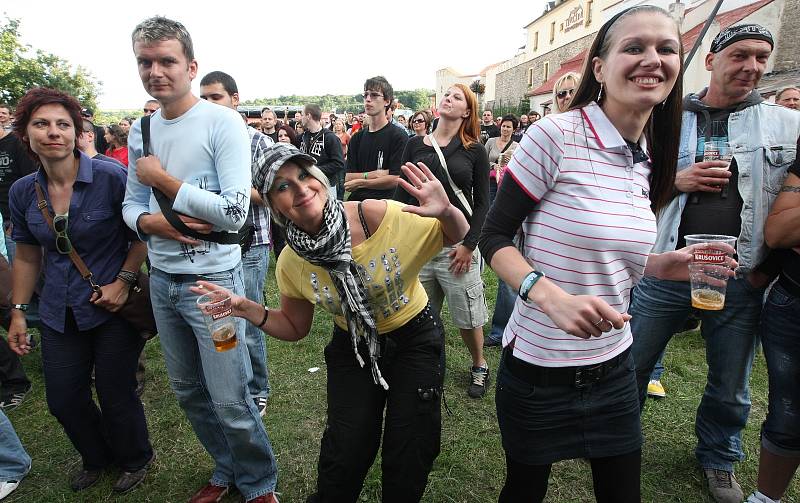 Rockfest Vysmáté léto v Kadani v červenci 2011 přilákal tisíce návštěvníků