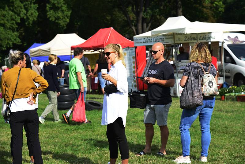 Chomutovské farmářské trhy zůstanou přesunuté nejméně do října.