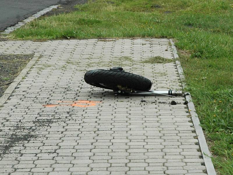 Smrtelná nehoda motorkáře u Málkova mezi Chomutovem a Kadaní