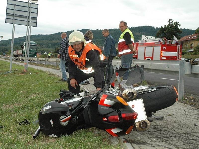 Smrtelná nehoda motorkáře u Málkova mezi Chomutovem a Kadaní