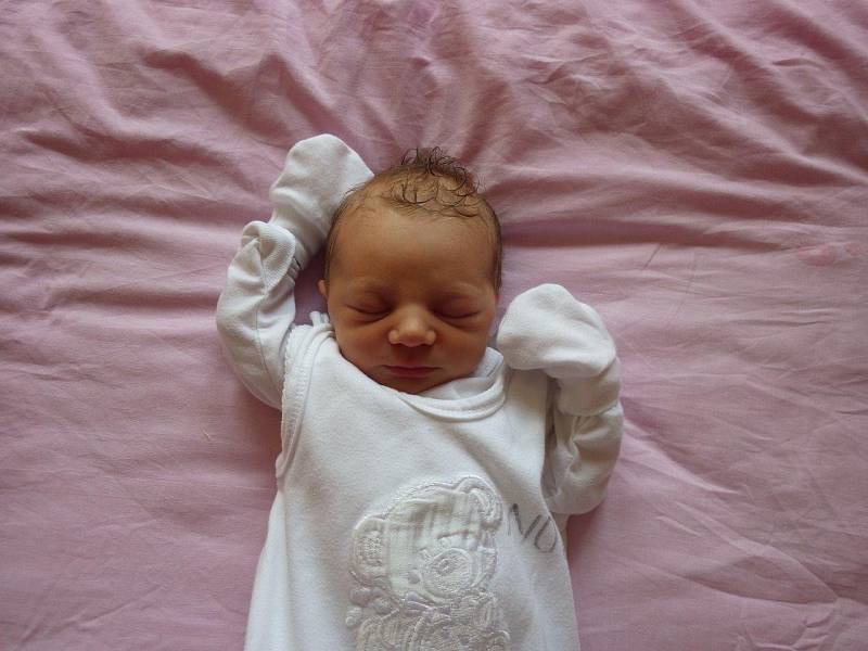 Malá Kateřina Oudová dostala jméno stejné, jako její maminka Kateřina Oudová. Ta svoji holčičku přivedla na svět 7.6.2016 v 10:16 hodin v kadaňské porodnici. Vážila 3,25 kg a měřila 51 cm. Doma už se na svou dcerku těší tatínek Jiří Ouda z Klášterce.