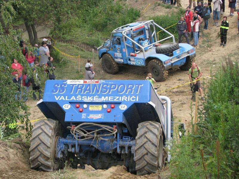 Truck Trial v Krásné Lípě: střemhlav dolů.