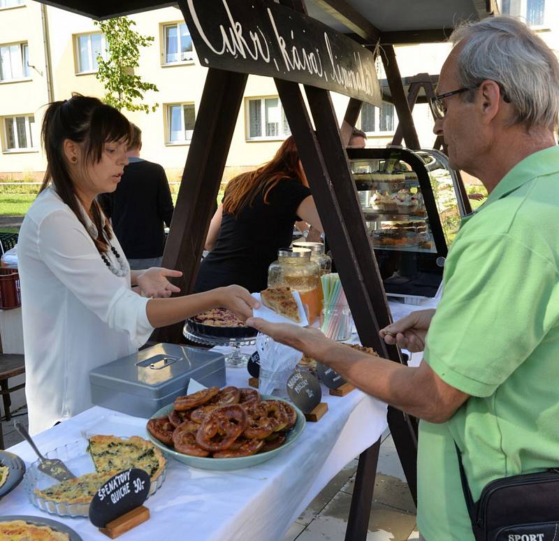 Své chuťové pohárky oblažili návštěvníci Restaurant Day, který se uskutečnil na kadaňském Löschnerově náměstí.