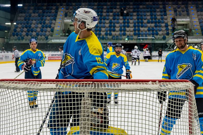 Chomutov v dramatu nakonec složil Roudnici.