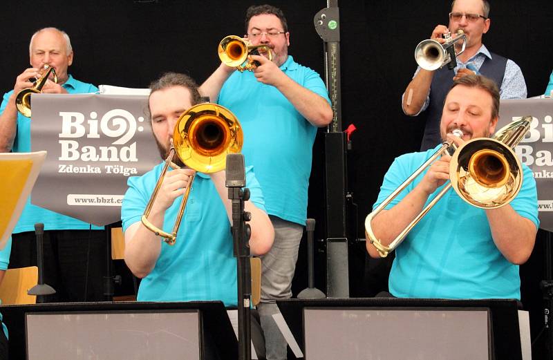 Marienberg hostil Sasko-českou pivní zahradu. Hrál na ní také Big Band Zdeňka Tölga.