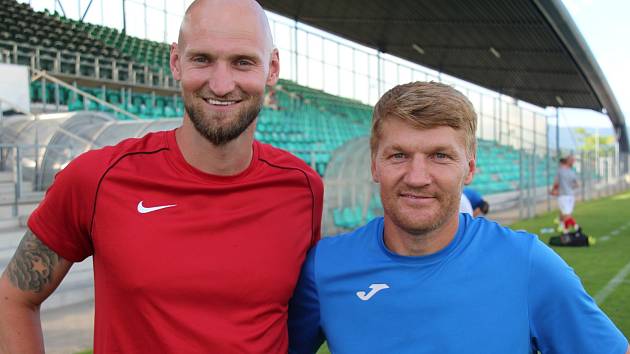 Chomutovští trenéři Tomáš Smola a Ladislav Doksanský mají důvody k úsměvům.