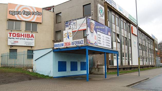 Budova zimního stadionu v Chomutově.