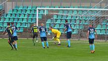 Chomutov (v modrém) v duelu s Chebem pokřil nové dresy. Byla z toho výhra 6:1.