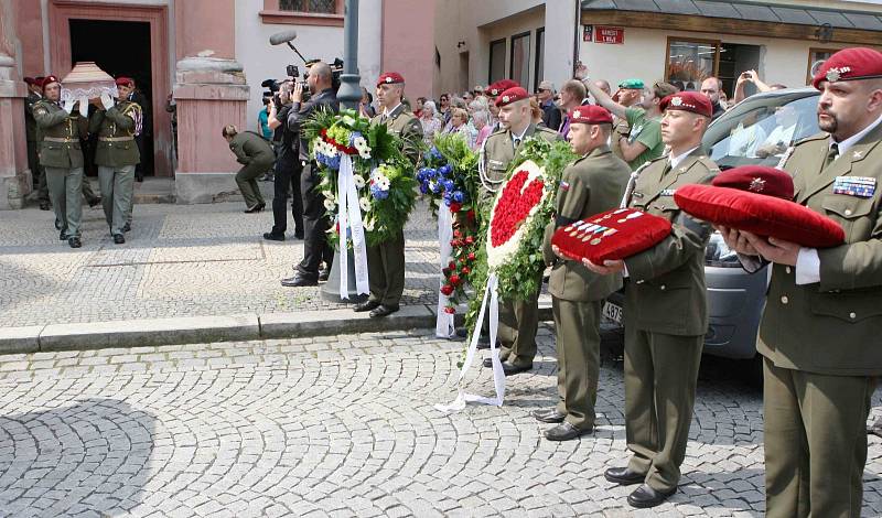 Pohřeb rotmistra Davida Beneše v Chomutově.