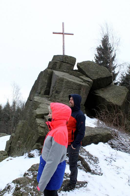 Výlet se změnil v malé zimní dobrodružství pod Měděneckými sfingami.