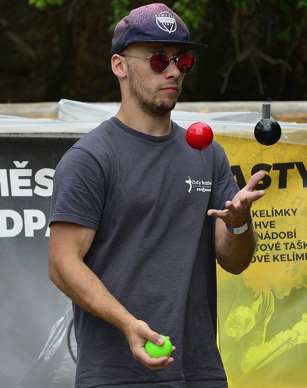 V Kadani pod hradbami na nábřeží Maxipsa Fíka proběhl multižánrový festival Vysmáté léto.