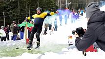 Párty u bazénu ve Ski areálu Alšovka u Klášterce nad Ohří.