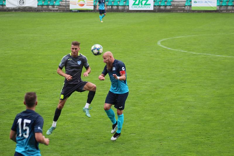 Chomutov (v modrém) v duelu s Chebem pokřil nové dresy. Byla z toho výhra 6:1.