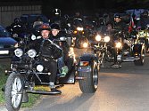 Chomutovský motorkářský klub uspořádal spanilou noční jízdu proti islamizaci naší republiky.