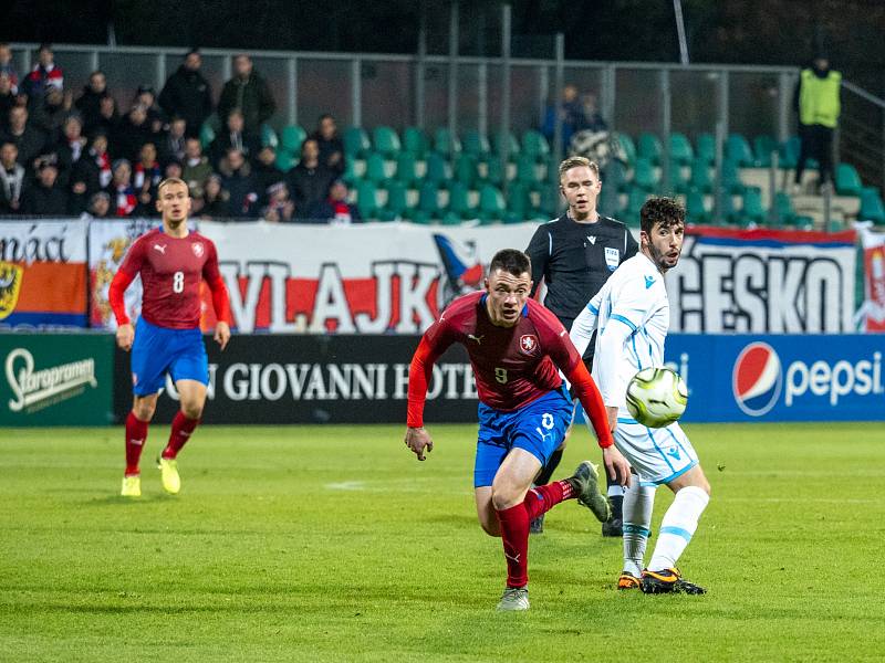 Česká reprezentace do 21 let (v červeném) přehrála jasně San Marino.