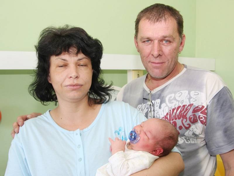 Mamince Janě Pecháčové z Chomutova se 20.4. 2009 ve 2.00 hodiny narodil syn Jan Kunc. Chlapeček přišel na svět v chomutovské nemocnici, měří 54 centimetrů a váží 4 kilogramy.