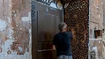 Začátkem léta začali restaurátoři se záchrannými pracemi v kapli Božího hrobu, která je součástí chomutovského kostela sv. Ignáce.