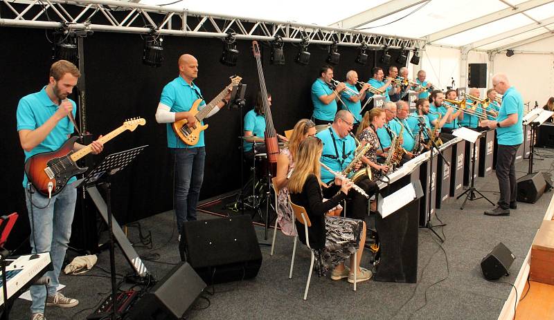 Marienberg hostil Sasko-českou pivní zahradu. Hrál na ní také Big Band Zdeňka Tölga.