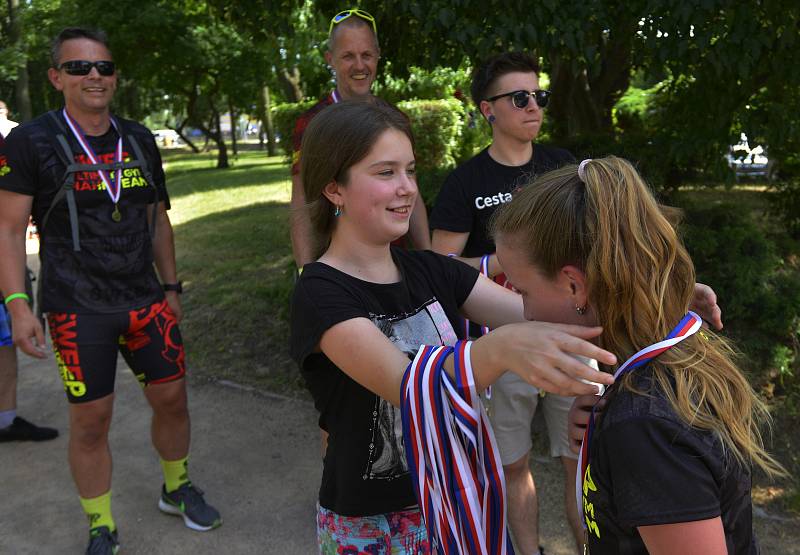 Charitativní akci v parku v Jirkově navštívilo spousta návštěvníků. Na závěr se uskutečnil běh.