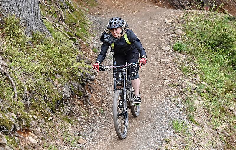Na nejvyšší krušnohorském kopci se letos poprvé spustila lanovka. Slouží hlavně cyklistům, zároveň se totiž otevřel klínovecký trail park. Sobota 22. května