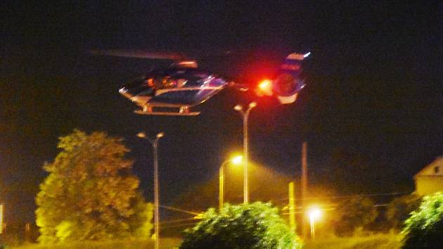 Pro zraněnou ženu v noci přiletěl do Jirkova vrtulník