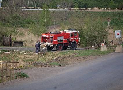 Snímek ze zásahu hasičů u tušimické skládky.