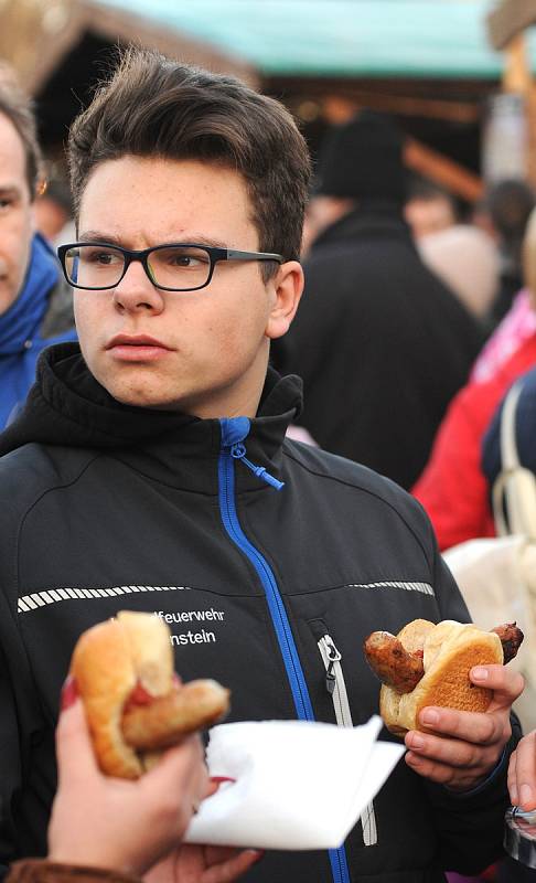 V sobotu a neděli se ve Vejprtech konají adventní trhy, které pořádá jak české měst, tak jeho německý soused Bärenstein.