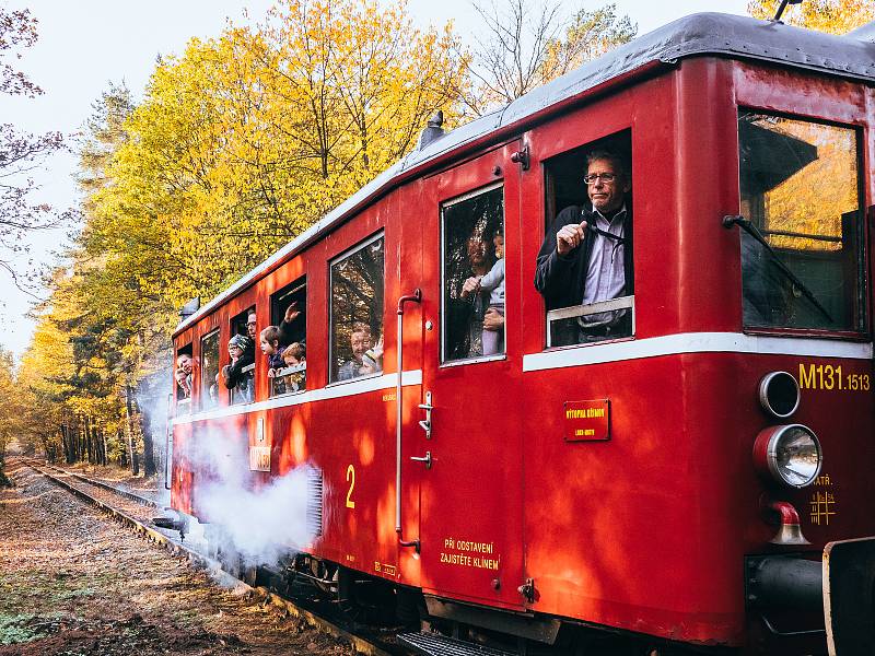 Vyjížďku historického vlaku zpestřila vojenská akce.