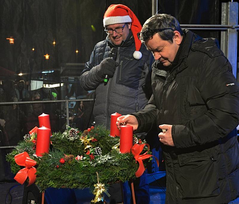 Adventní setkání a rozsvícení vánočního stromu v Klášterci nad Ohří