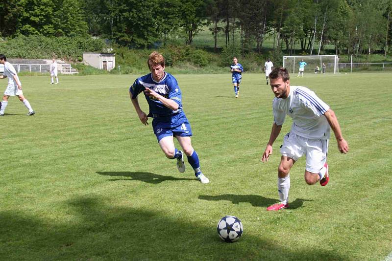 AFK LoKo Chomutov - SK Kladno 5 : 2, domácí v bílém.