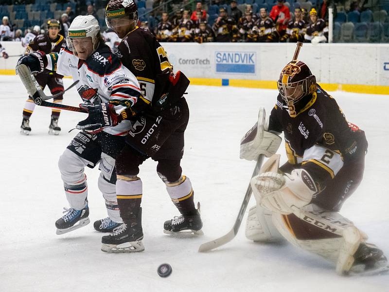 Chomutov (v bílém) versus Jihlava.