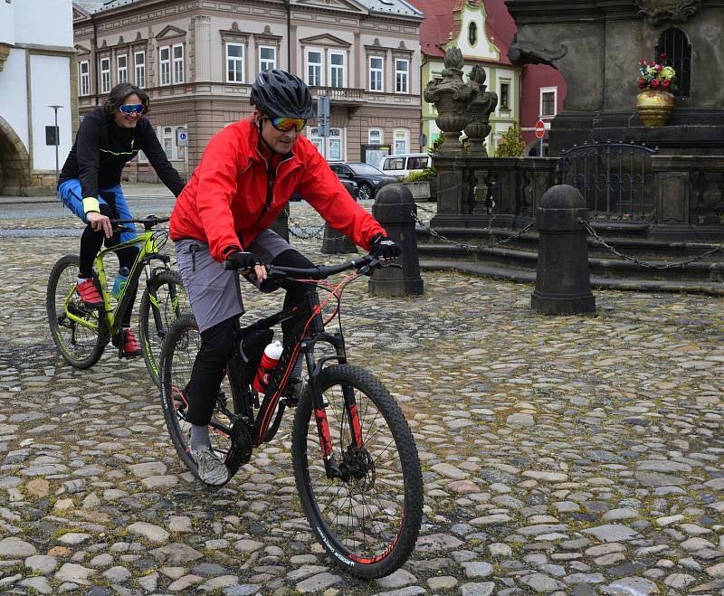 Cyklisté se vydali na májovou jízdu přes Kadaň.