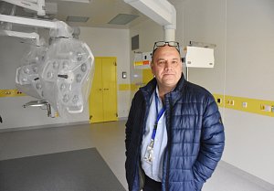 Ředitel chomutovské nemocnice Michal Zeman v jednom z centrálních operačních sálů.