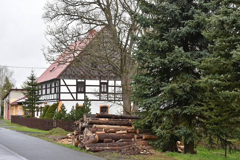 Hrázděné domy jsou typické pro oblast severních a západních Čech. Tento stojí v Kalku na Chomutovsku.