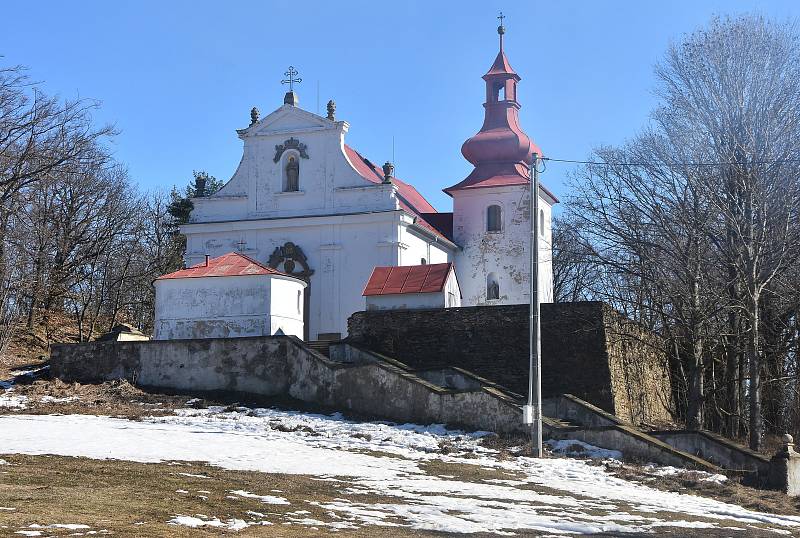 Kostel Navštívení Panny Marie v Květnově je od 18. století známým poutním místem.