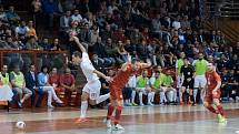 V chomutovské městské sportovní hale se dnes odehrál futsalový zápas Česko - Srbsko s výsledkem 3:4. Odveta se hraje za 14 dní v Srbsku.