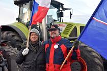 K protestní jízdě se zemědělci shromáždili v Březně na Chomutovsku.