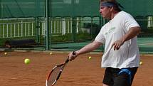 Ve Strupčicích na Chomutovsku hrají tenis a golf.