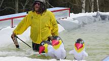 Párty u bazénu ve Ski areálu Alšovka u Klášterce nad Ohří.