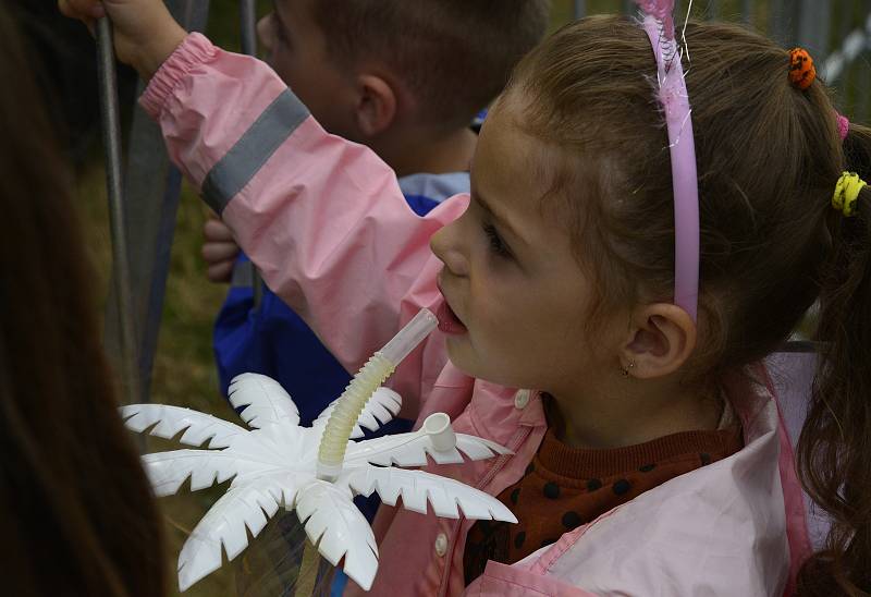 V Kadani pod hradbami na nábřeží Maxipsa Fíka proběhl multižánrový festival Vysmáté léto.