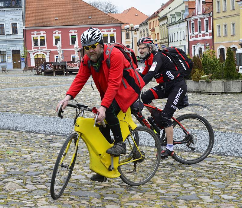 Cyklisté se vydali na májovou jízdu přes Kadaň.